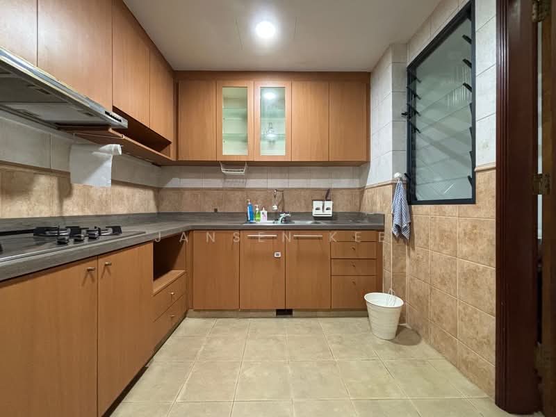 East Meadows, 32 Tanah Merah Kechil Road, 3 Bedrooms, 1,249 sqft, Condominium For Sale, by Jansen Kee, 500111873 - Kitchen - PropertyGuru.com.sg
