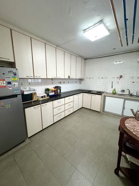 231 Hougang Street 21, 231 Hougang Street 21, 3 Bedrooms, 1,109 sqft, HDB Flat For Rent, by Leon Chea, 500111875 - Kitchen - PropertyGuru.com.sg