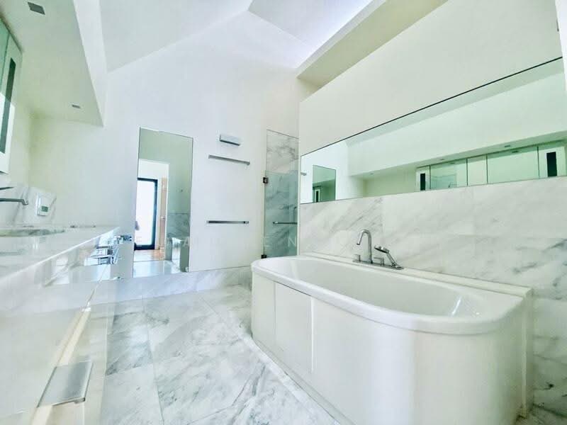 8 Nassim Hill, 8 Nassim Hill, 4 Bedrooms, 3,229 sqft, Apartment For Sale, by Jansen Kee, 500111893 - Bathroom - PropertyGuru.com.sg