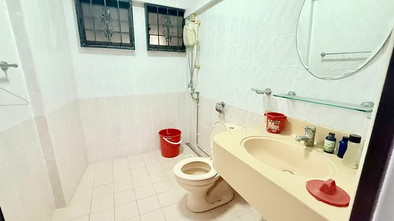 767 Bedok Reservoir View, 767 Bedok Reservoir View, Room Rental, 150 sqft, HDB Flat For Rent, by Willie Lim, 500111898 - Bathroom - PropertyGuru.com.sg