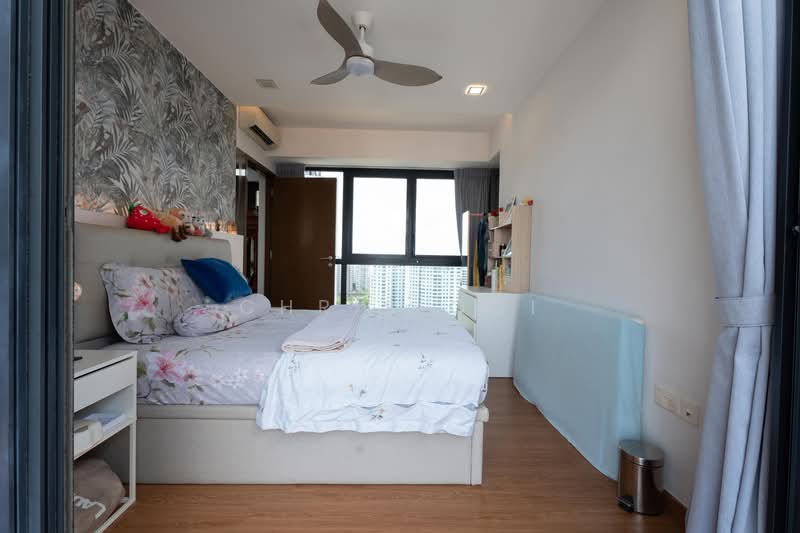 River Isles, 56 Edgedale Plains, 3 Bedrooms, 2,045 sqft, Condominium For Sale, by Chris Ooi, 500111900 - Master Bedroom - PropertyGuru.com.sg