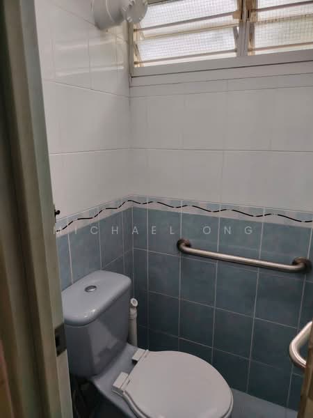 9 Holland Avenue, 9 Holland Avenue, 2 Bedrooms, 750 sqft, HDB Flat For Rent, by Michael Ong, 500111901 - Bathroom - PropertyGuru.com.sg