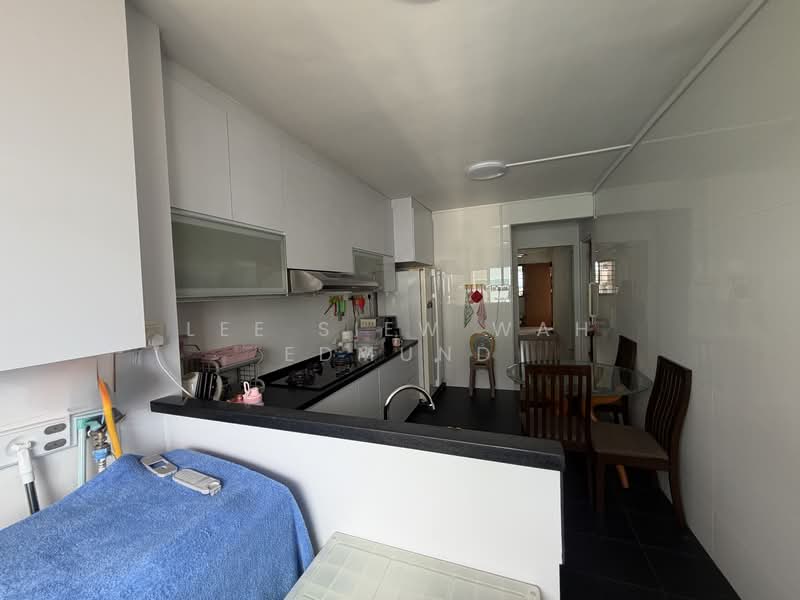 233 Jurong East Street 21, 233 Jurong East Street 21, 2 Bedrooms, 721 sqft, HDB Flat For Sale, by Lee Siew Wah Edmund, 500111907 - Kitchen - PropertyGuru.com.sg