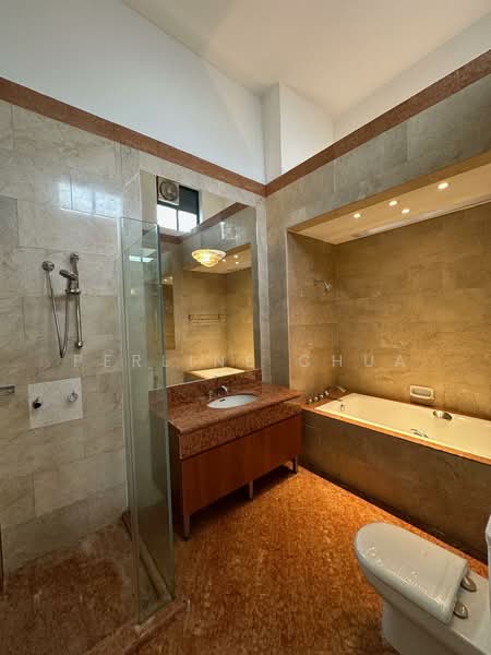 Brentwood Villas, Lloyd Road Singapore, 4 Bedrooms, 2,242 sqft, Cluster House For Rent, by Perline Chua, 500111918 - Bathroom - PropertyGuru.com.sg