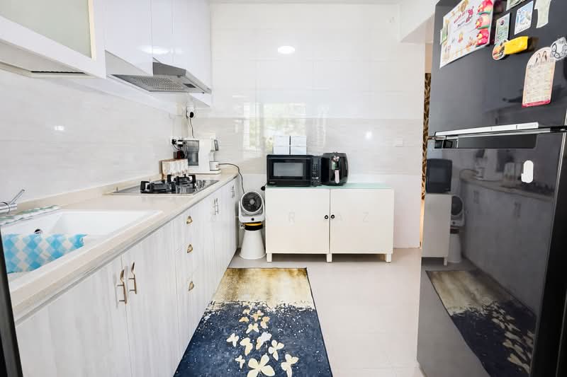 608A Tampines North Drive 1, 608A Tampines North Drive 1, 3 Bedrooms, 1,001 sqft, HDB Flat For Sale, by Azhar Az, 500111929 - Kitchen - PropertyGuru.com.sg