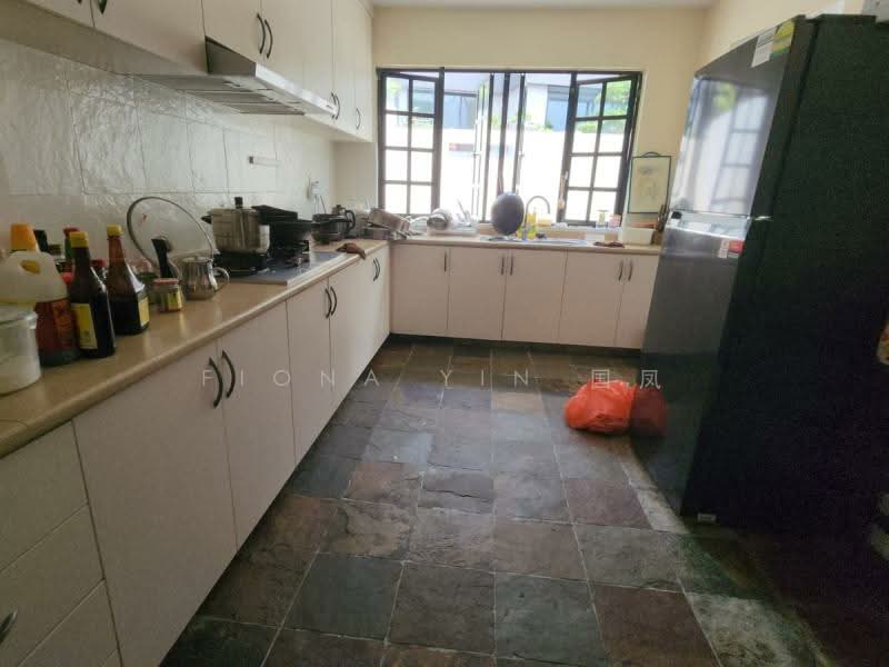 ⭐️Very Motivated⭐️1km HPPS⭐️Great Value⭐️Fiona 国凤 8218☎️5108, Grove Avenue, Grove Drive, Grove Crescent, Grove Lane, Holland Grove Drive, Holland Grove Terrace, Holland Grove Lane, Holland Walk, Holland Grove Avenue, 4 Bedrooms, 4,000 sqft, Semi-Detached House For Sale, by Fiona Yin 国凤, 500111953 - Kitchen (before) - PropertyGuru.com.sg