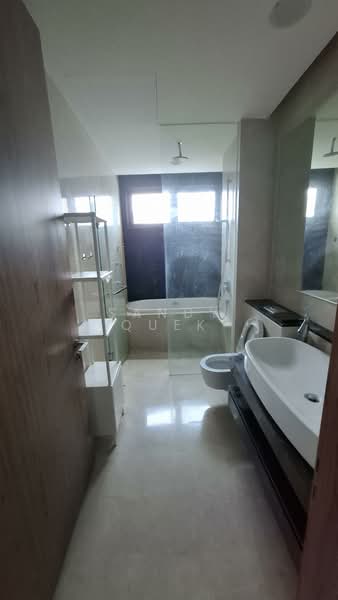 Volari, 12 Balmoral Road, 3 Bedrooms, 1,600 sqft, Condominium For Rent, by Sandy Quek, 500111954 - Bathroom - PropertyGuru.com.sg
