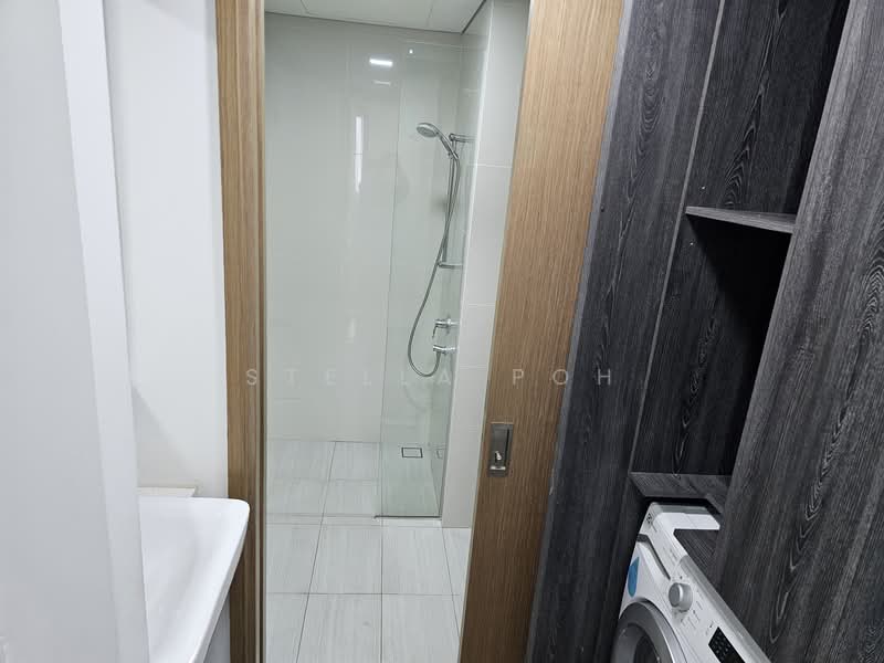 Lakeville, 1 Jurong Lake Link, 2 Bedrooms, 721 sqft, Condominium For Rent, by Stella Poh, 500111962 - Bathroom - PropertyGuru.com.sg