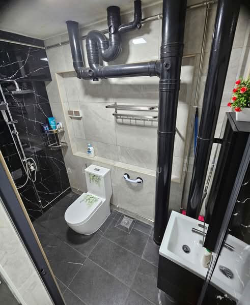 651 Jalan Tenaga, 651 Jalan Tenaga, Room Rental, 200 sqft, HDB Flat For Rent, by Alan Huy, 500111963 - Bathroom - PropertyGuru.com.sg