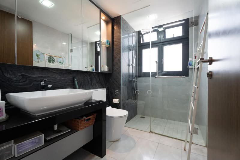 Beautifully Renovated, Penthouse 3 Bedroom + Study D19, , 4 Bedrooms, 2,045 sqft, Condominium For Sale, by Chris Ooi, 500111975 - Bathroom - PropertyGuru.com.sg