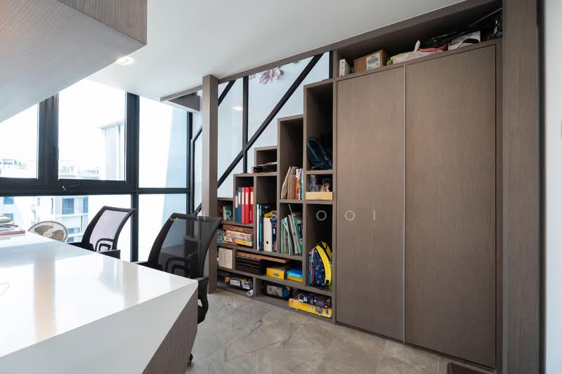 Beautifully Renovated, Penthouse 3 Bedroom + Study D19, , 4 Bedrooms, 2,045 sqft, Condominium For Sale, by Chris Ooi, 500111975 - Study - PropertyGuru.com.sg
