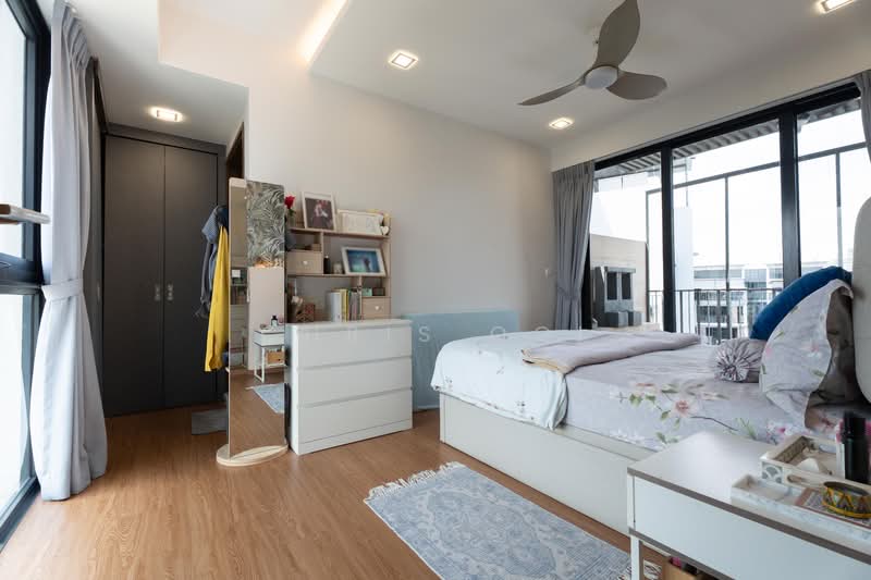 Beautifully Renovated, Penthouse 3 Bedroom + Study D19, , 4 Bedrooms, 2,045 sqft, Condominium For Sale, by Chris Ooi, 500111975 - Bedroom - PropertyGuru.com.sg
