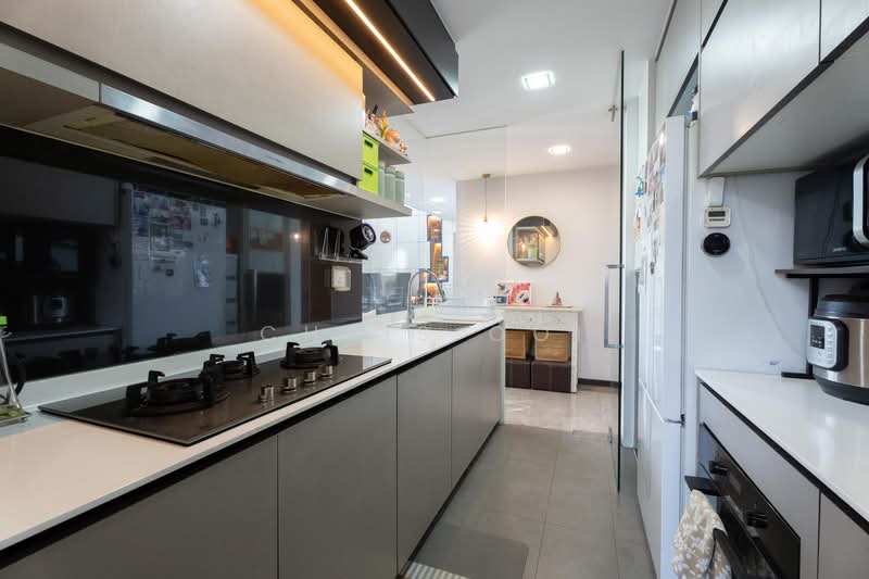 D19 Superb Value Penthouse 3 Bedroom + Study Beautiful Renovated, , 4 Bedrooms, 2,045 sqft, Condominium For Sale, by Chris Ooi, 500111975 - Kitchen - PropertyGuru.com.sg