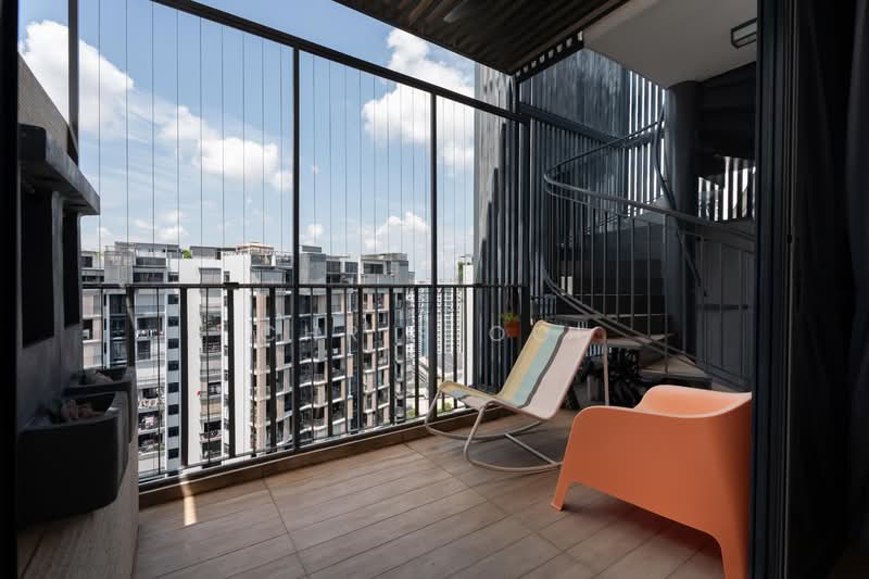 D19 Superb Value Penthouse 3 Bedroom + Study Beautiful Renovated, , 4 Bedrooms, 2,045 sqft, Condominium For Sale, by Chris Ooi, 500111975 - Balcony - PropertyGuru.com.sg