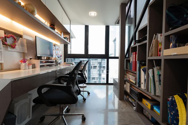 Beautifully Renovated, Penthouse 3 Bedroom + Study D19, , 4 Bedrooms, 2,045 sqft, Condominium For Sale, by Chris Ooi, 500111975 - Study - PropertyGuru.com.sg