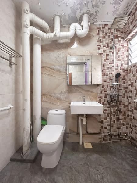 910 Jurong West Street 91, 910 Jurong West Street 91, 4 Bedrooms, 1,517 sqft, HDB Flat For Sale, by KEE PENG HAR, 500111977 - Bathroom - PropertyGuru.com.sg