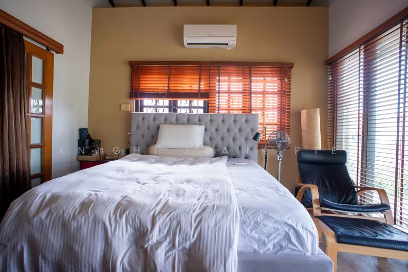 Choon Sing Garden / Jalan Binchang / Bishan - Semi-D, Jalan Binchang, 4 Bedrooms, 3,300 sqft, Semi-Detached House For Sale, by Dave Devnath, 500111986 - Bedroom - PropertyGuru.com.sg