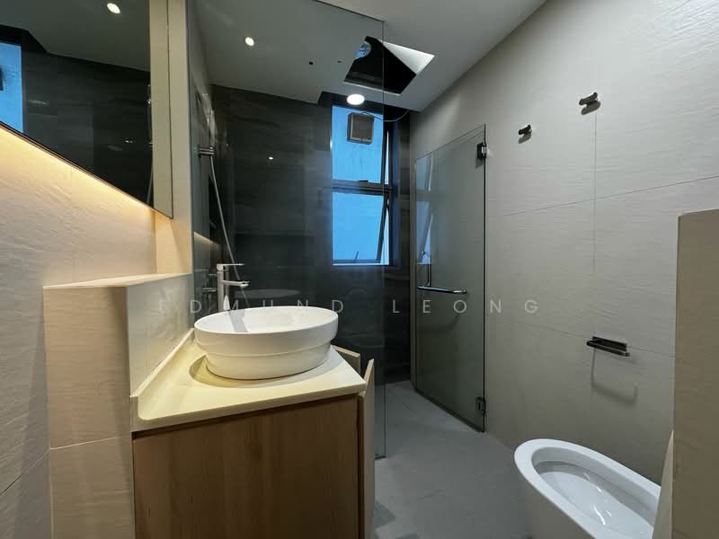 The Waterina, 51 Lorong 40 Geylang, 2 Bedrooms, 1,130 sqft, Apartment For Sale, by Edmund Leong, 500112001 - Master Bathroom - PropertyGuru.com.sg