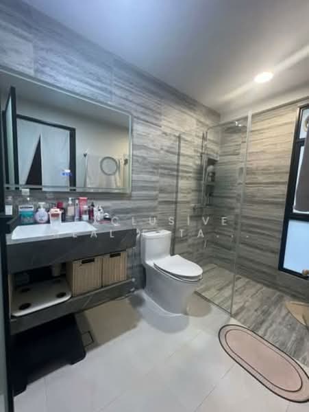 D20 Fully Designer Renovated Semi D Near Casuarina Enclave, , 3 Bedrooms, 1,800 sqft, Semi-Detached House For Sale, by EXCLUSIVE REAL ESTATE PTE. LTD. (RESIDENTIAL), 500112020 - Bathroom - PropertyGuru.com.sg