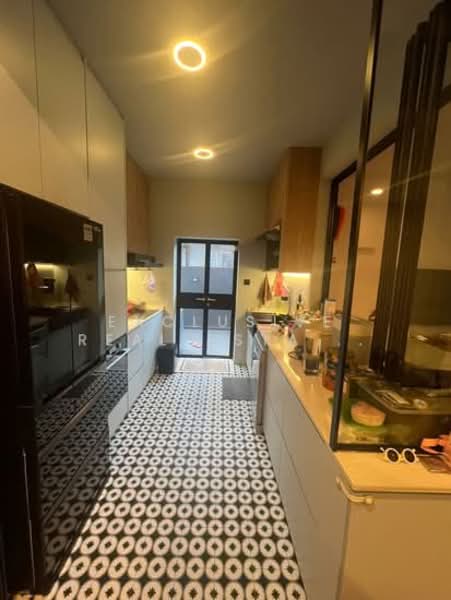 D20 Fully Designer Renovated Semi D Near Casuarina Enclave, , 3 Bedrooms, 1,800 sqft, Semi-Detached House For Sale, by EXCLUSIVE REAL ESTATE PTE. LTD. (RESIDENTIAL), 500112020 - Kitchen - PropertyGuru.com.sg