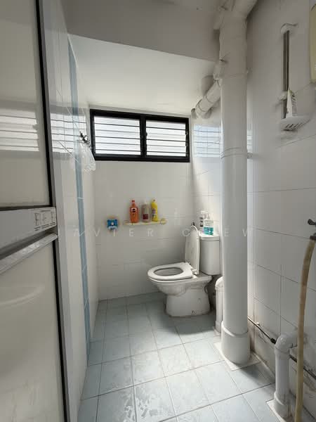 475 Ang Mo Kio Avenue 10, 475 Ang Mo Kio Avenue 10, 2 Bedrooms, 721 sqft, HDB Flat For Sale, by Javier Chew, 500112027 - Bathroom - PropertyGuru.com.sg