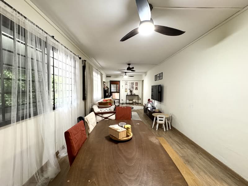 253 Bishan Street 22, 253 Bishan Street 22, 3 Bedrooms, 1,205 sqft, HDB Flat For Sale, by Zabid Zakariah, 500112031 - Living Room - PropertyGuru.com.sg