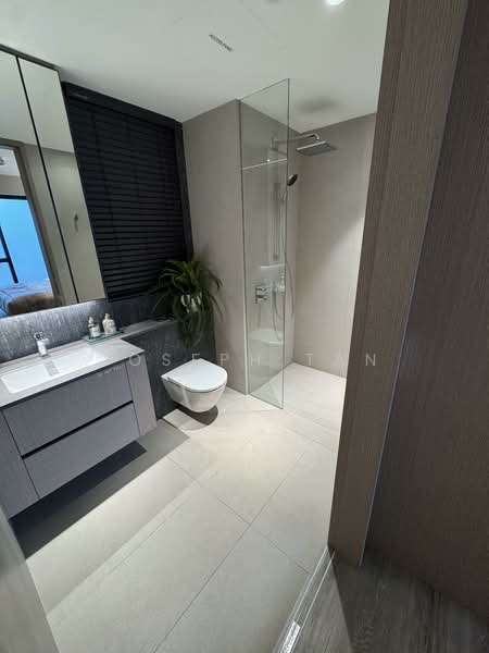 Nava Grove, 38 Pine Grove, 4 Bedrooms, 1,464 sqft, Condominium For Sale, by Joseph Tan, 500112035 - Bathroom - PropertyGuru.com.sg