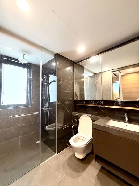 The Florence Residences, 99 Hougang Avenue 2, 2 Bedrooms, 721 sqft, Condominium For Rent, by Fiona Ong, 500112041 - Bathroom - PropertyGuru.com.sg