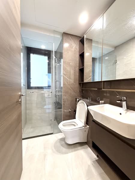 The Florence Residences, 99 Hougang Avenue 2, 2 Bedrooms, 721 sqft, Condominium For Rent, by Fiona Ong, 500112041 - Bathroom - PropertyGuru.com.sg