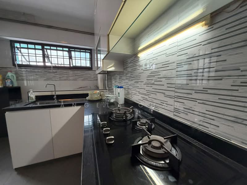 245 Compassvale Road, 245 Compassvale Road, 3 Bedrooms, 1,450 sqft, HDB Flat For Rent, by Angela Chan, 500112046 - Kitchen - PropertyGuru.com.sg