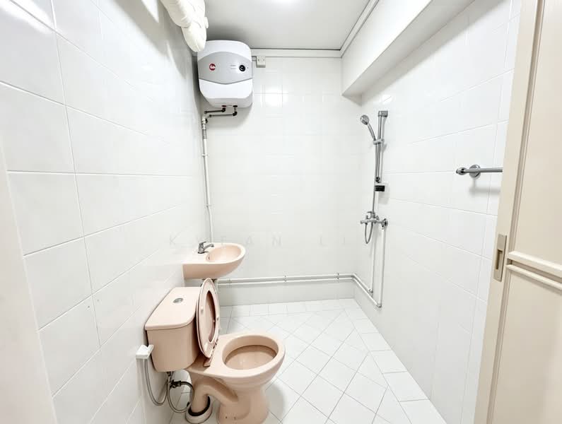 367 Corporation Drive, 367 Corporation Drive, 4 Bedrooms, 1,313 sqft, HDB Flat For Sale, by Kyean Lim, 500112051 - Bathroom - PropertyGuru.com.sg