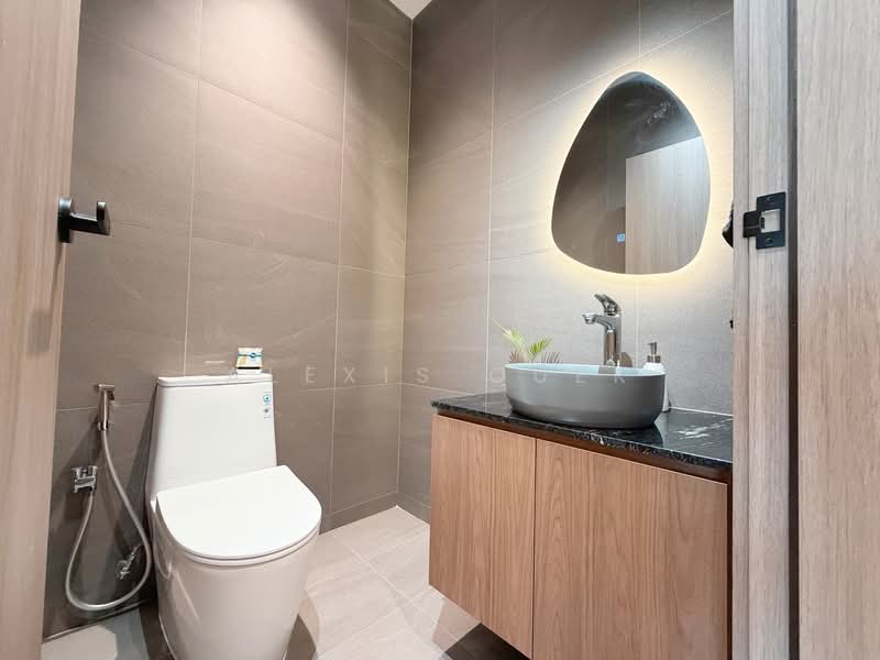 Eastwood Green, Eastwood Green, 5 Bedrooms, 3,780 sqft, Terraced House For Sale, by Alexis Quek, 500112056 - Bathroom - PropertyGuru.com.sg