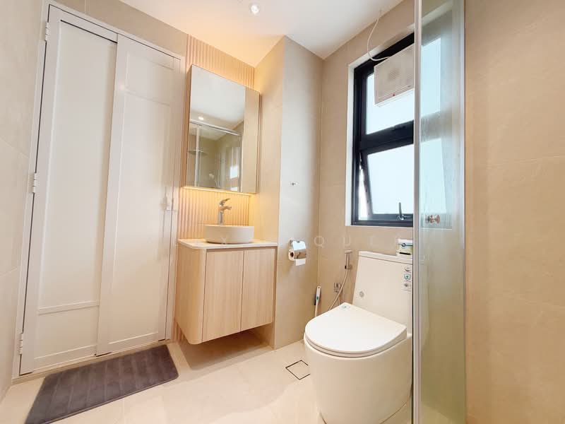 Eastwood Green, Eastwood Green, 5 Bedrooms, 3,780 sqft, Terraced House For Sale, by Alexis Quek, 500112056 - Bathroom - PropertyGuru.com.sg