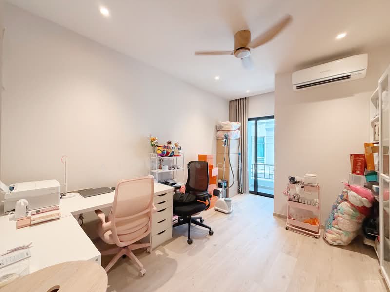 Eastwood Green, Eastwood Green, 5 Bedrooms, 3,780 sqft, Terraced House For Sale, by Alexis Quek, 500112056 - Study - PropertyGuru.com.sg