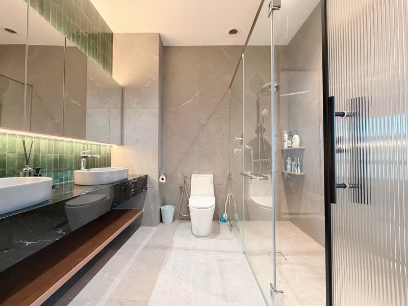 Eastwood Green, Eastwood Green, 5 Bedrooms, 3,780 sqft, Terraced House For Sale, by Alexis Quek, 500112056 - Bathroom - PropertyGuru.com.sg