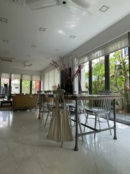 Jalan Jambu Mawar, , 6 Bedrooms, 4,000 sqft, Semi-Detached House For Sale, by Alan Hoan, 500112059 - Living Room - PropertyGuru.com.sg