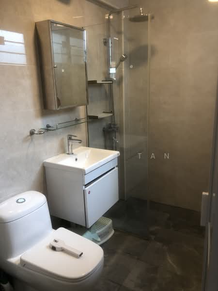 124 Bishan Street 12, 124 Bishan Street 12, 3 Bedrooms, 1,302 sqft, HDB Flat For Sale, by Edmund Tan TL, 500112061 - Bathroom 1 - PropertyGuru.com.sg