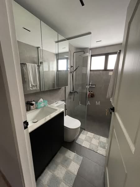 Bayshore Park, 58 Bayshore Road, 2 Bedrooms, 936 sqft, Condominium For Sale, by John Lam, 500112063 - Bathroom - PropertyGuru.com.sg