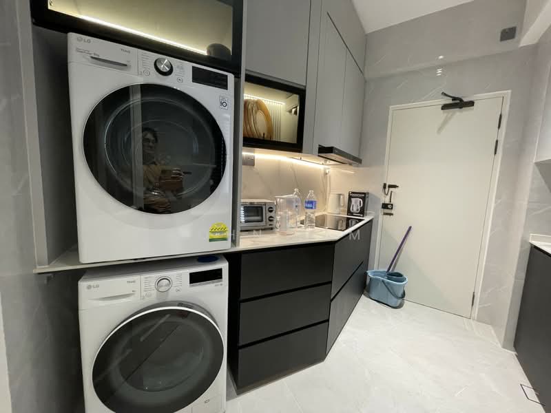 Bayshore Park, 58 Bayshore Road, 2 Bedrooms, 936 sqft, Condominium For Sale, by John Lam, 500112063 - Kitchen - PropertyGuru.com.sg