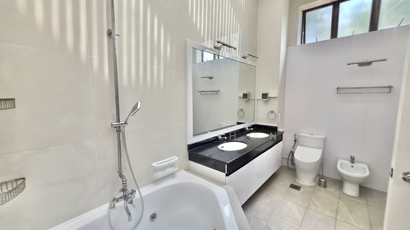 Renovated & Modern 5 Bedroom GCB in Ford Avenue, , 5 Bedrooms, 8,500 sqft, Good Class Bungalow For Rent, by Diana Chong, 500112073 - Bathroom - PropertyGuru.com.sg
