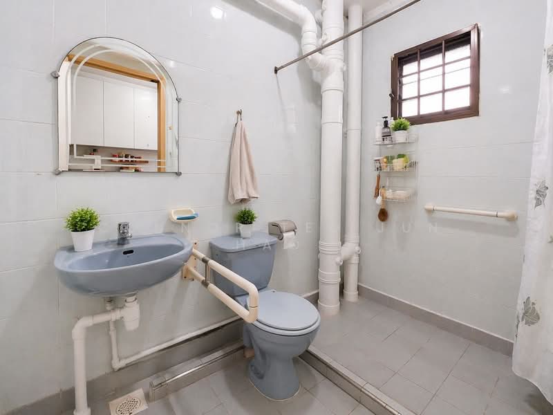 329 Sembawang Close, 329 Sembawang Close, 3 Bedrooms, 1,087 sqft, HDB Flat For Sale, by Connor Teo Jun Hao, 500112076 - Bathroom - PropertyGuru.com.sg