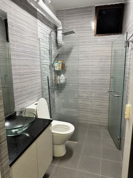 269 Toh Guan Road, 269 Toh Guan Road, 3 Bedrooms, 1,291 sqft, HDB Flat For Sale, by Heng Kok Liang, 500112077 - Bathroom - PropertyGuru.com.sg