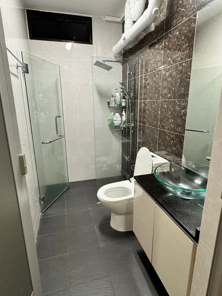 269 Toh Guan Road, 269 Toh Guan Road, 3 Bedrooms, 1,291 sqft, HDB Flat For Sale, by Heng Kok Liang, 500112077 - Bathroom - PropertyGuru.com.sg