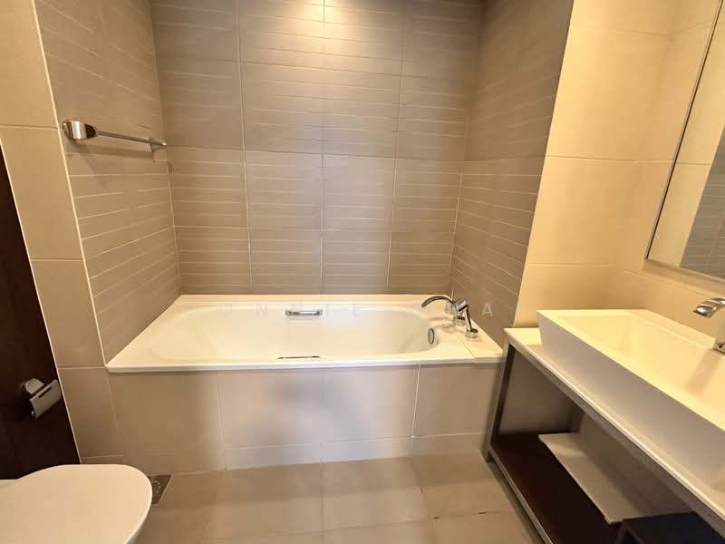 The Sail @ Marina Bay, 6 Marina Boulevard, 2 Bedrooms, 883 sqft, Condominium For Rent, by Connie Chai, 500112094 - Bathroom - PropertyGuru.com.sg