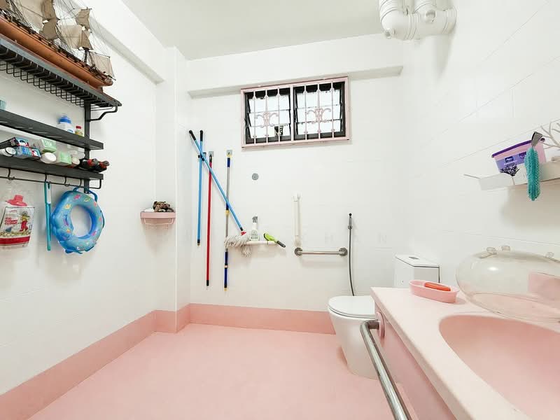 514 Woodlands Drive 14, 514 Woodlands Drive 14, 3 Bedrooms, 1,152 sqft, HDB Flat For Sale, by Hafiz Khan, 500112095 - Bathroom - PropertyGuru.com.sg