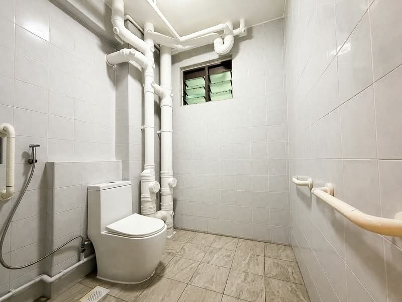 514 Woodlands Drive 14, 514 Woodlands Drive 14, 3 Bedrooms, 1,152 sqft, HDB Flat For Sale, by Hafiz Khan, 500112095 - Bathroom - PropertyGuru.com.sg
