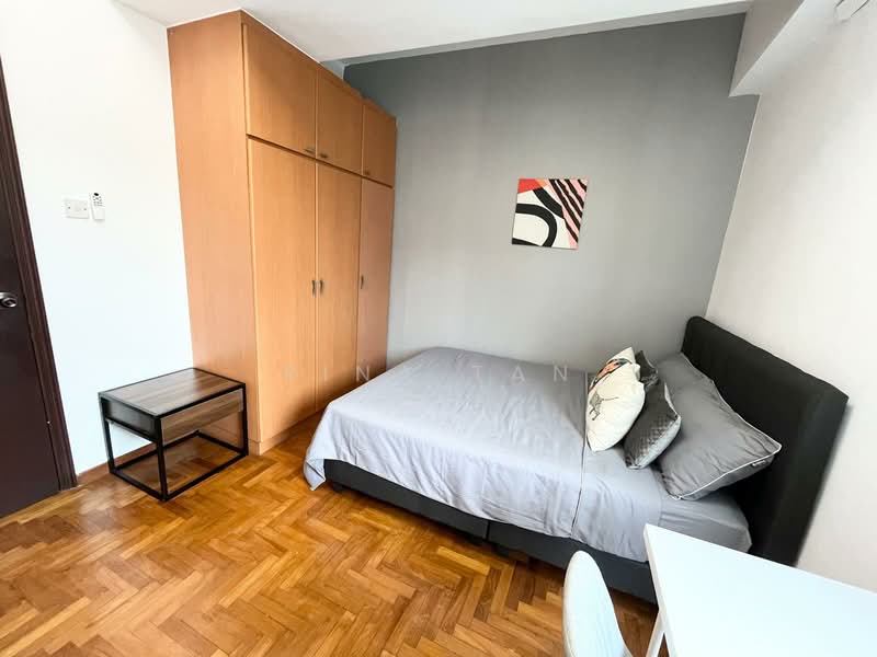 For Rent - UE Square