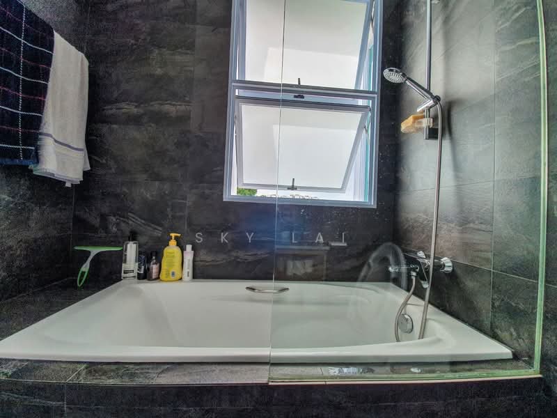 Parry Court, 35 Parry Avenue, 3 Bedrooms, 1,098 sqft, Apartment For Sale, by Sky Lai, 500112148 - Bathroom - PropertyGuru.com.sg