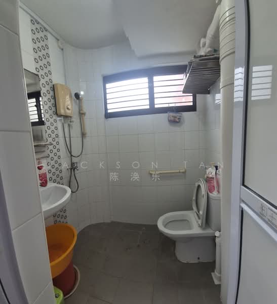328 Hougang Avenue 5, 328 Hougang Avenue 5, 3 Bedrooms, 1,033 sqft, HDB Flat For Sale, by Jackson Tan  陈涣乐, 500112165 - Bathroom - PropertyGuru.com.sg