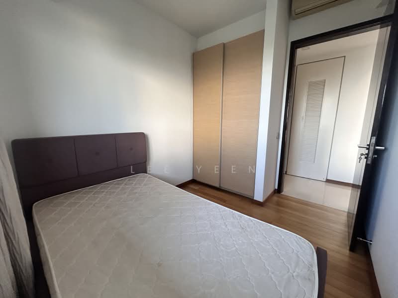 Marina Bay Residences, 18 Marina Boulevard, 2 Bedrooms, 1,066 sqft, Condominium For Rent, by Lee Yeen, 500112166 - Bedroom - PropertyGuru.com.sg